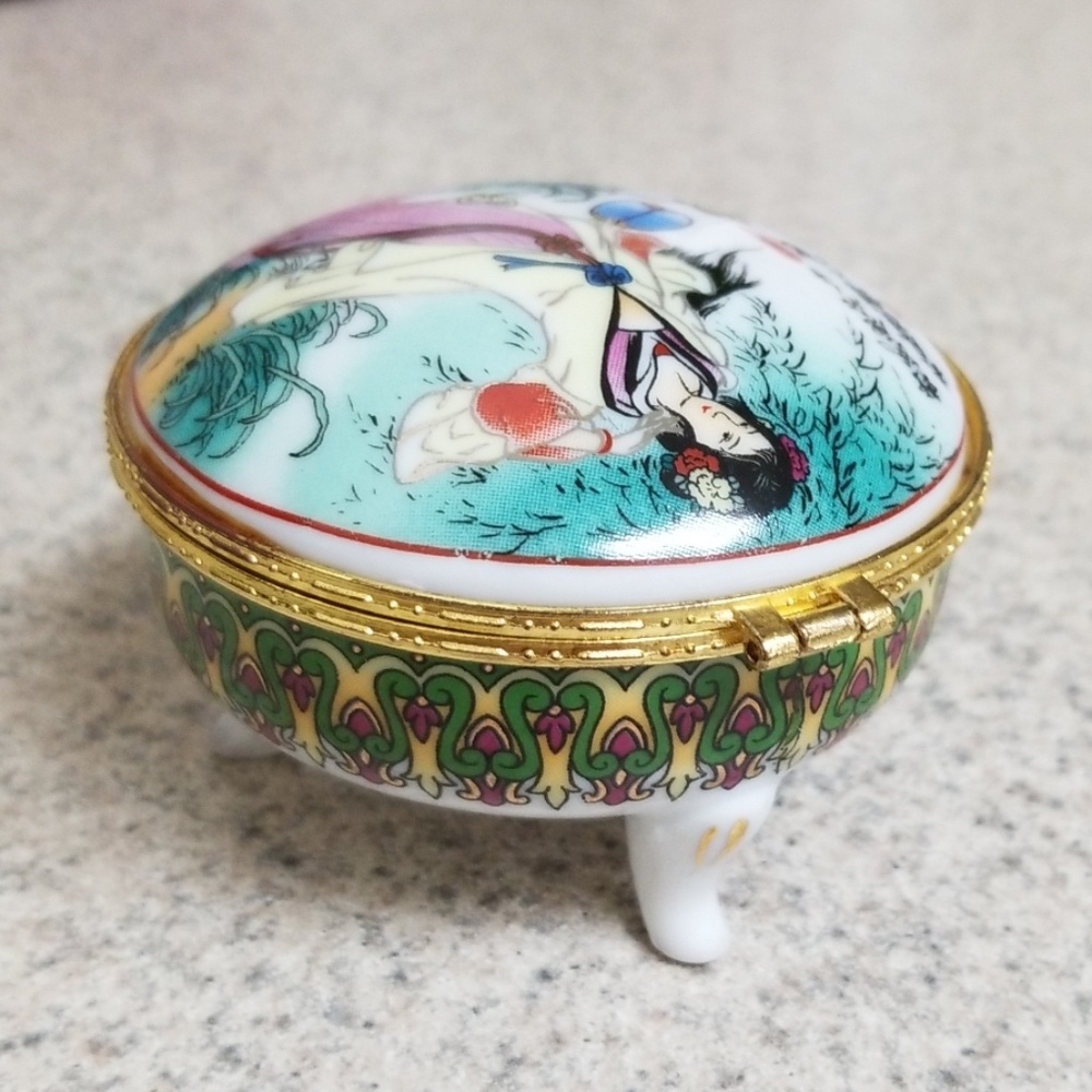 Vintage vanity trinket mirror box